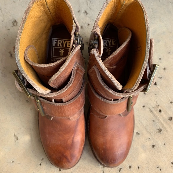 Frye ‘Sabrina Double Buckle’ Ankle Boot - Saddle - Picture 6 of 8